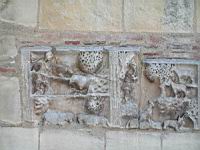 Toulouse, Basilique Saint-Sernin, Plaque sculptee